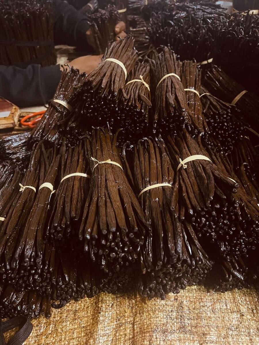 Fagots de vanille Bourbon ficelés au raphia — MAHOMBY EXPORT